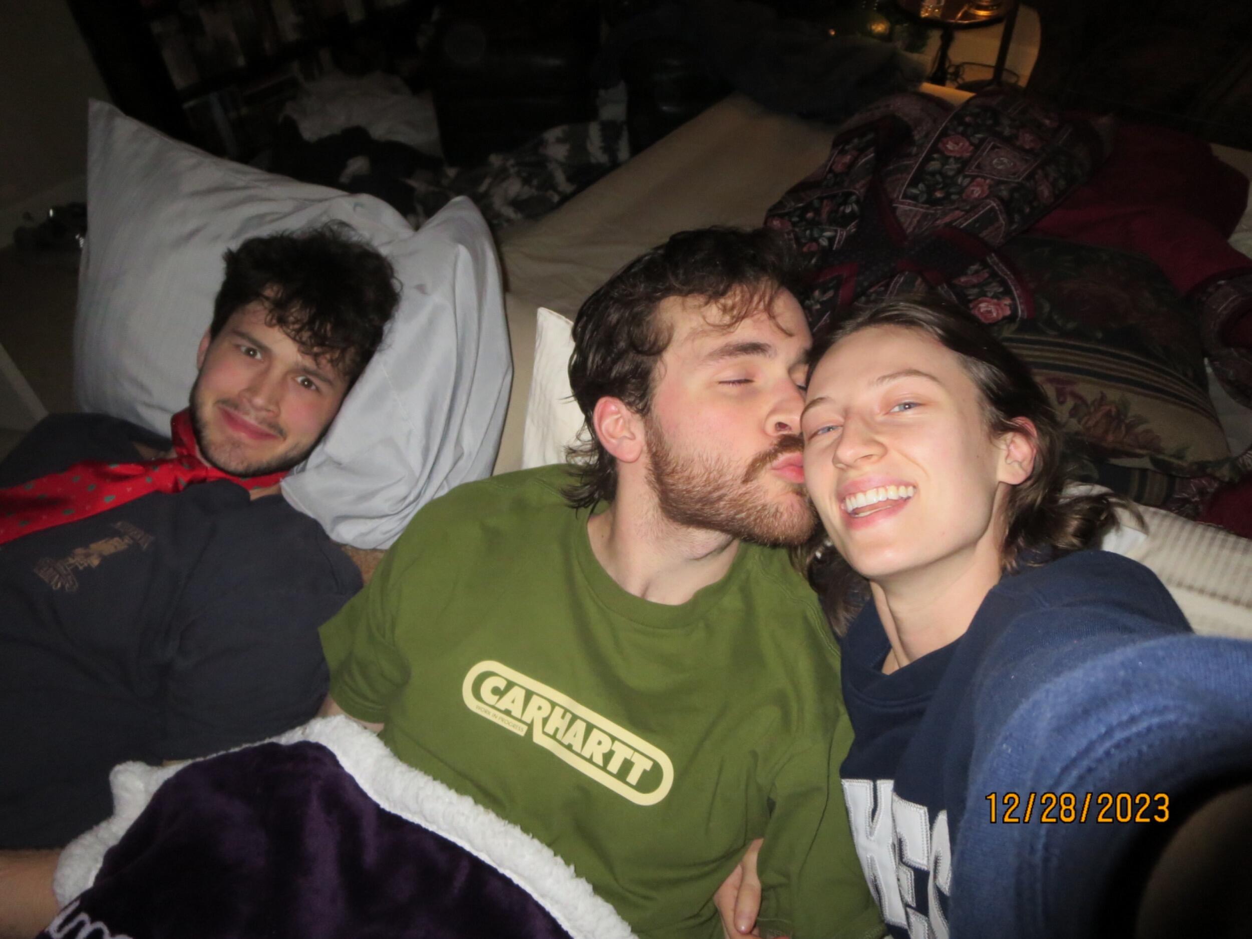 MOVIE NIGHT FEAT. NATOR BUG.
FIRST XMAS WITH THE COCHRANS IN TENNESSEE!