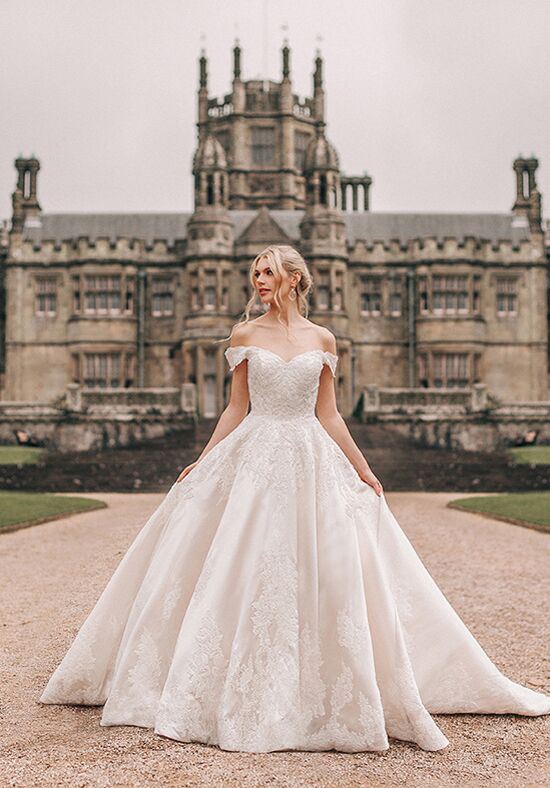 uau! o vestido da Cinderela é maravilhoso!! ❤️❤️  Fairy tale wedding  dress, Disney princess wedding dresses, Princess wedding dresses