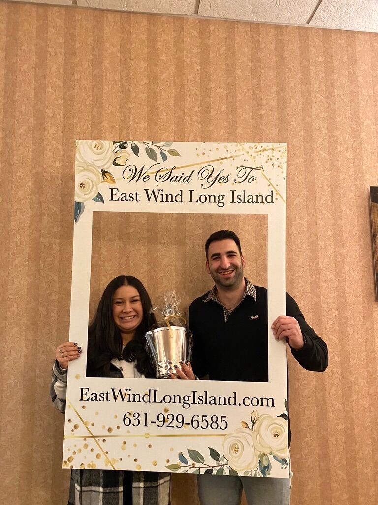 Lisa & Joe say yes to East Wind! 

Lisa y Joe dicen sí a East Wind 