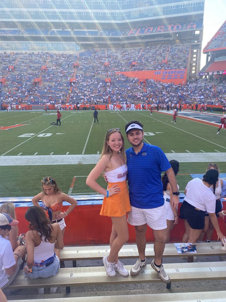 📍University of Florida |
Cheering for the Gators at football games