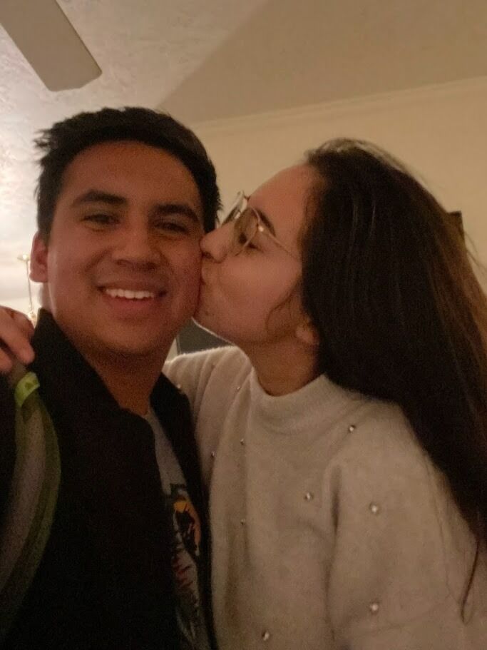 Unas cuántas citas después, se hicieron novios.