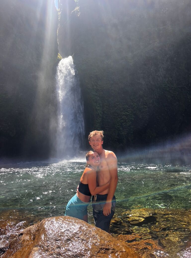 A sweet hike to Wahclella Falls in Oregon! 