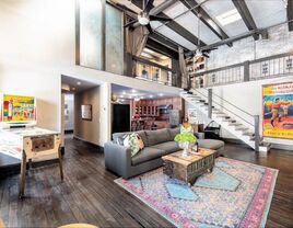 Printers Alley Lofts: 2 BR and an Easy Walk, Downtown