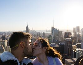 Couple on honeymoon in New York