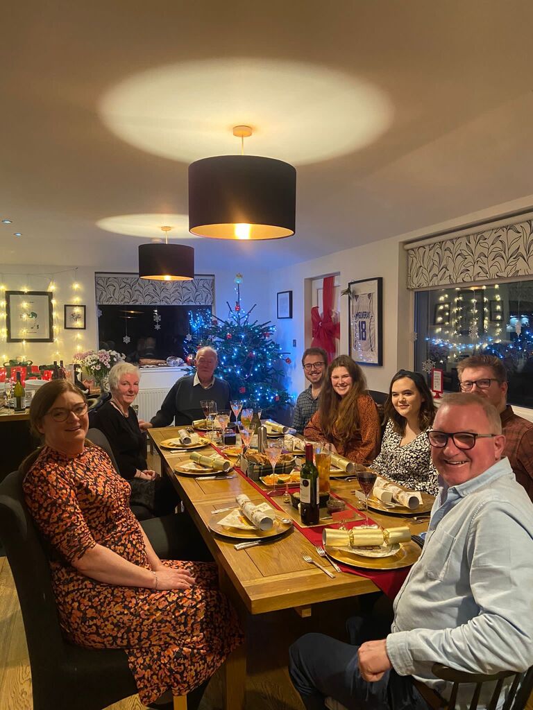 Matt travels to Scotland to meet Rebecca's family in person for the first time. He is immediately adored by everyone, especially by Rebecca's auntie's upstairs neighbors whose toilet he fixed. 