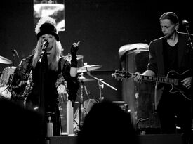 Gold Dust - Premier Fleetwood Mac Tribute Band - Cover Band - Portland, OR - Hero Gallery 1