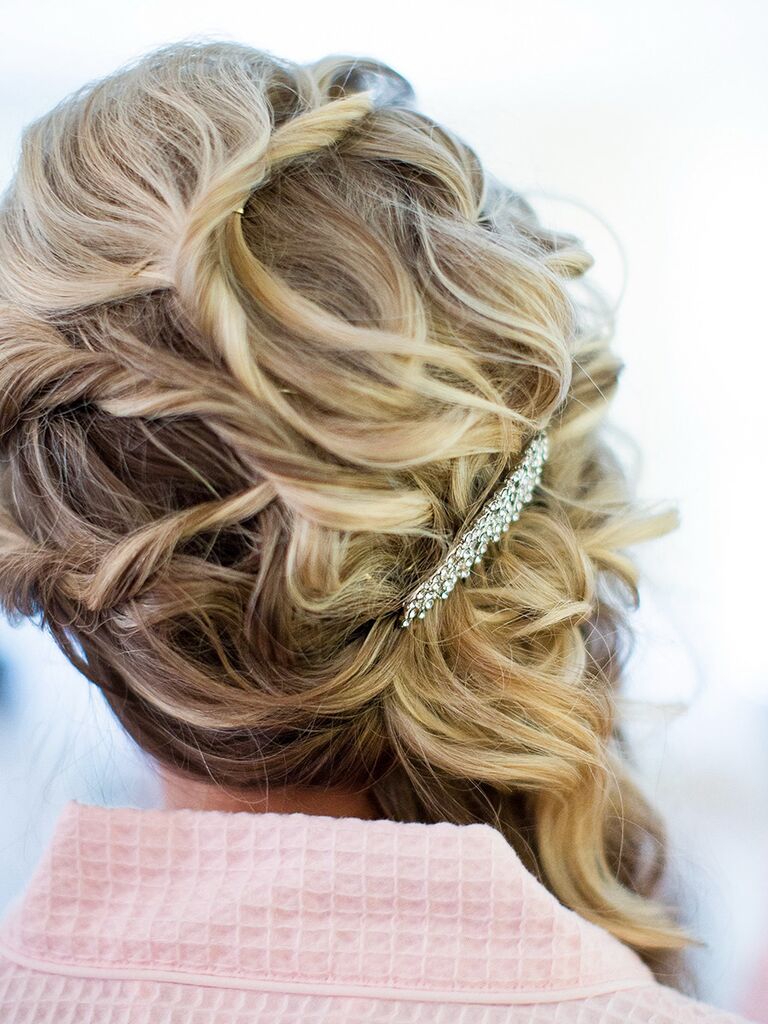 15 Pretty Bridesmaid Hairstyle Ideas 6820