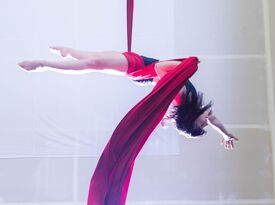 Maria Sample Circus - Circus Performer - Vancouver, BC - Hero Gallery 2