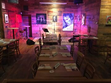 Uncommon Ground (Lakeview) - Music Room - Restaurant - Chicago, IL - Hero Main