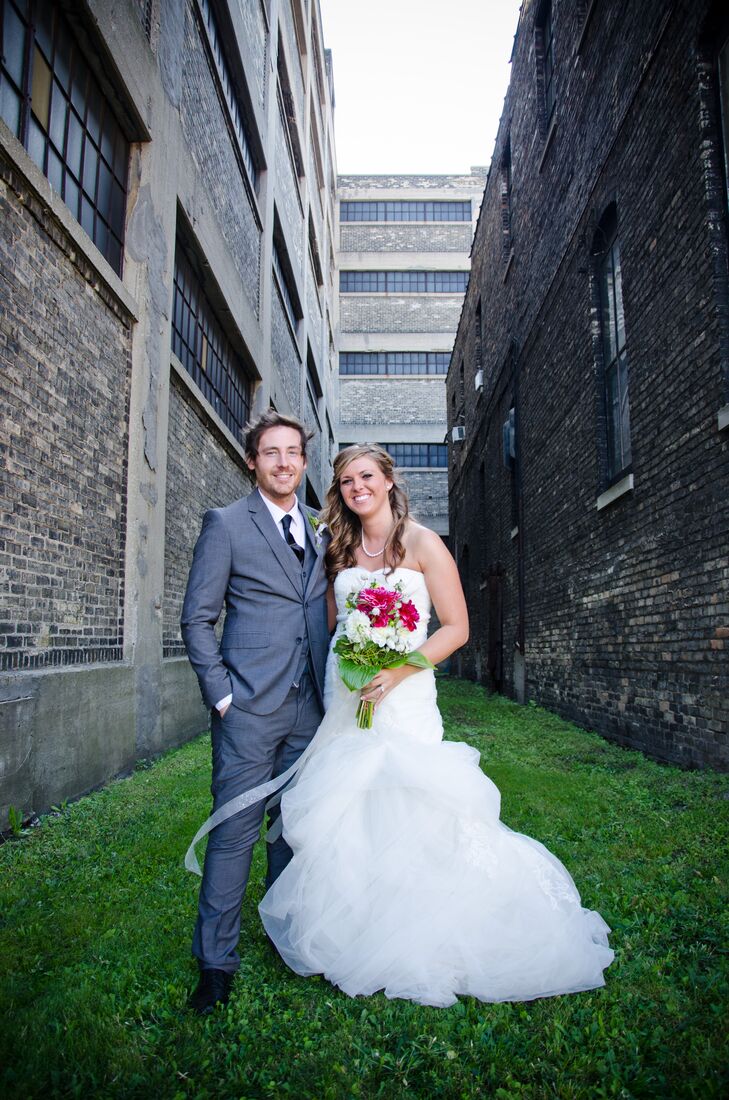A Diy Country Chic Wedding At The Wherehouse In Milwaukee Wisconsin