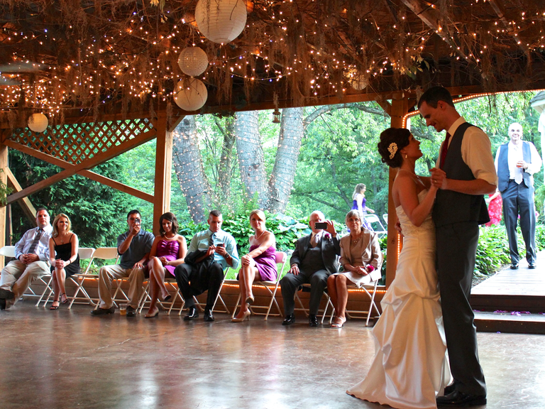Cheers & Lakeside Chalet for the most romantic Ohio wedding venue