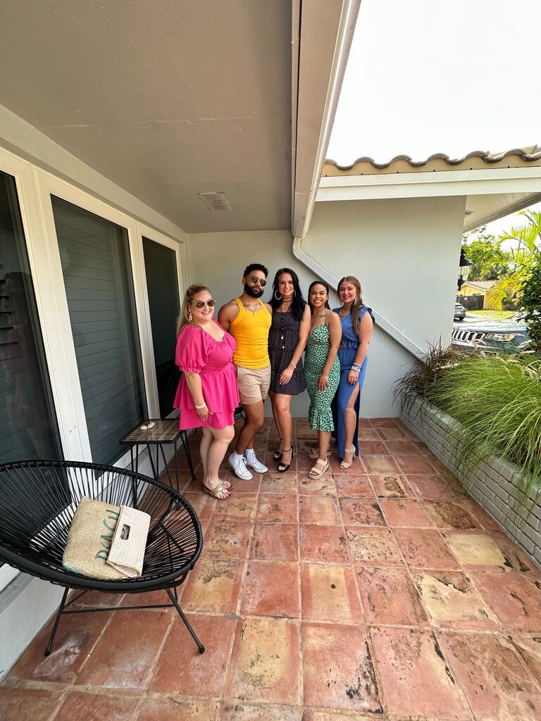 McKenzie took a a trip with members of her wedding party to Ft. Lauderdale to go dress shopping. 