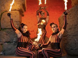 Cirque Lunaire LLC - Circus Performer - Santa Monica, CA - Hero Gallery 3