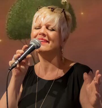 Linda Solotaire, Chanteuse - Jazz Singer - Chicago, IL - Hero Main