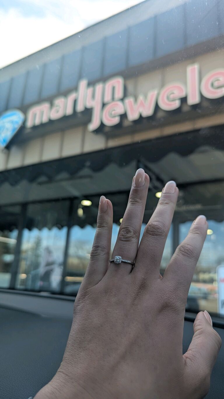God bless this store !! 
One of our many favors from God: we had a powerful prayer by the jeweler, a fast and perfect work fixing my ring and God took care of the bill! 😭🥺🙏🏻🥰