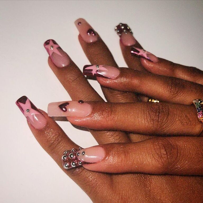 maroon and pink star nails for your wedding day
