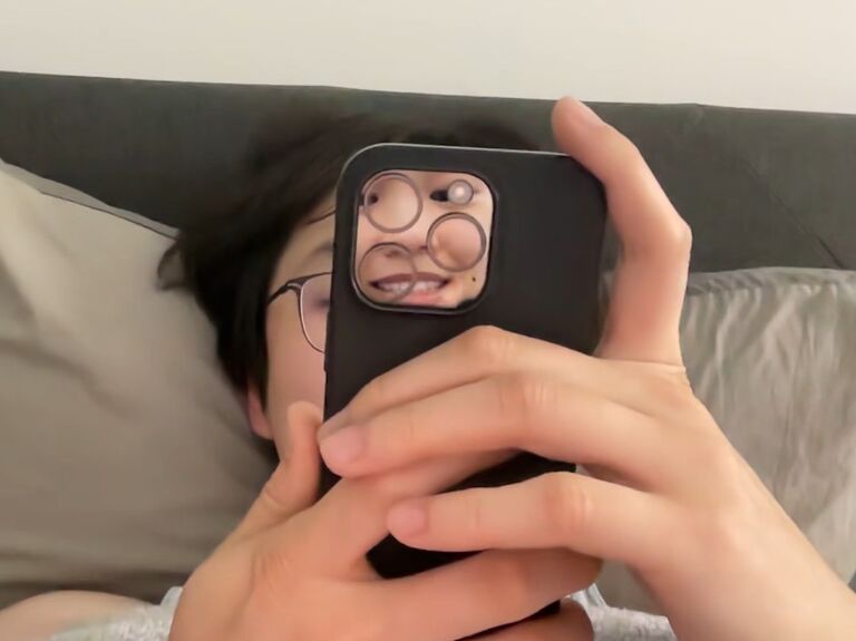 Long-distance Couple Picture