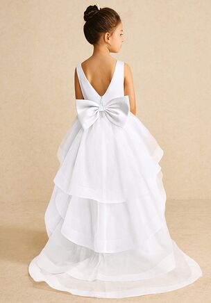 We encourage all our flower girls to feel like the princess they are while wearing Pumpkin. Made from matte satin and tulle, she features a scoop neckline, a bow tie belt, a ruched A-line silhouette, and a tiered tulle skirt trimmed with horsehair. This dress is not only perfect for a flower girl at a wedding but also versatile enough for other special occasions.