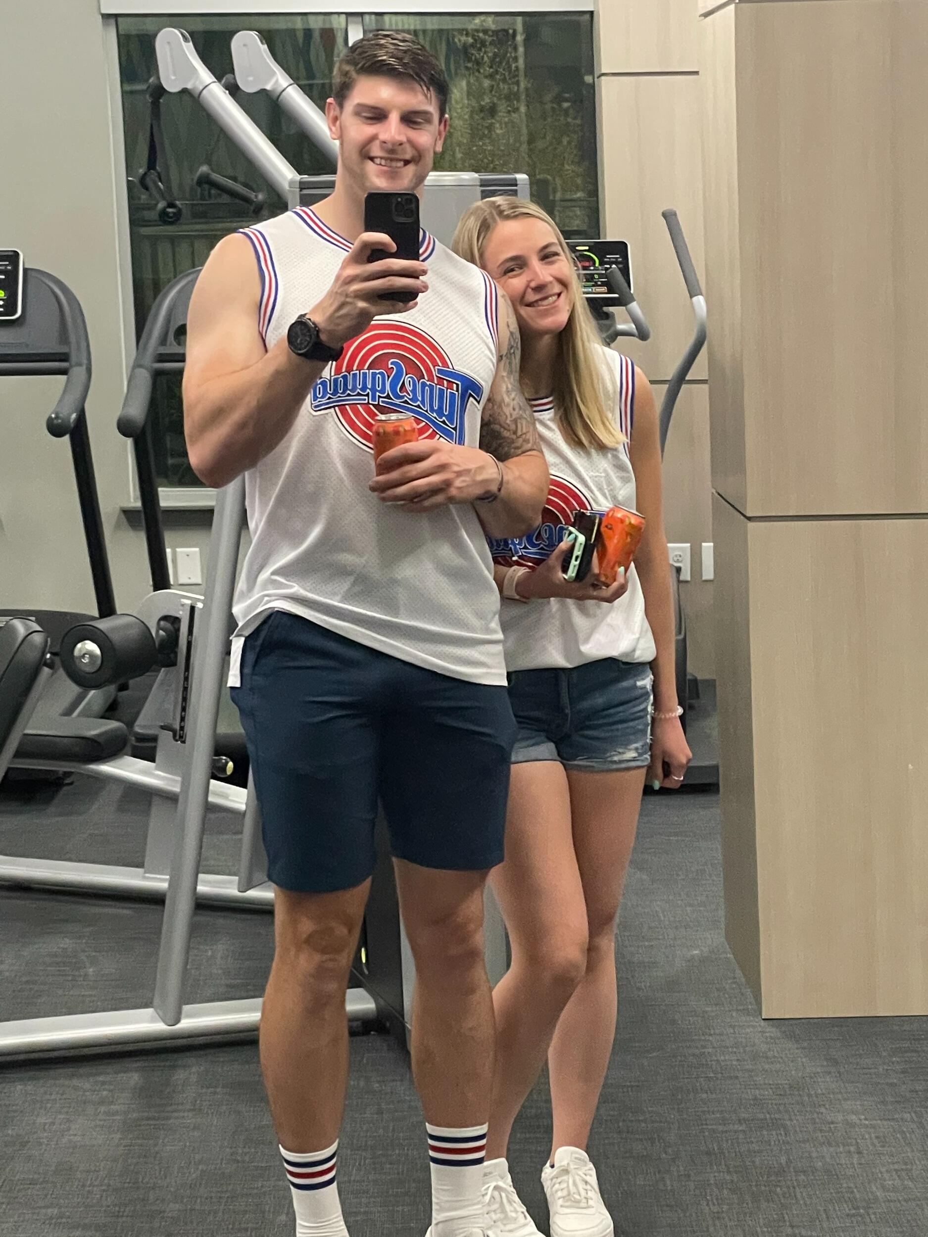 Bugs and lola bunnies take on Nashville