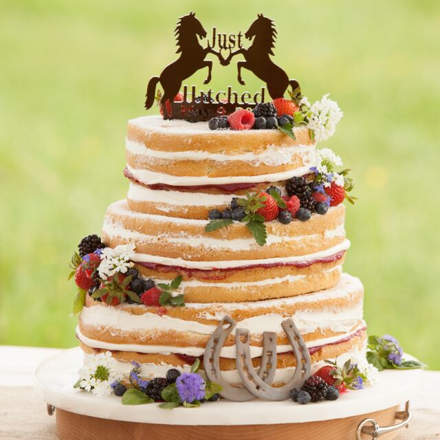 Gateau Distinctive Cakes Wedding Cakes The Knot