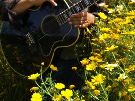 Vic Moraga - Singer Guitarist - Los Angeles, CA - Hero Gallery 3