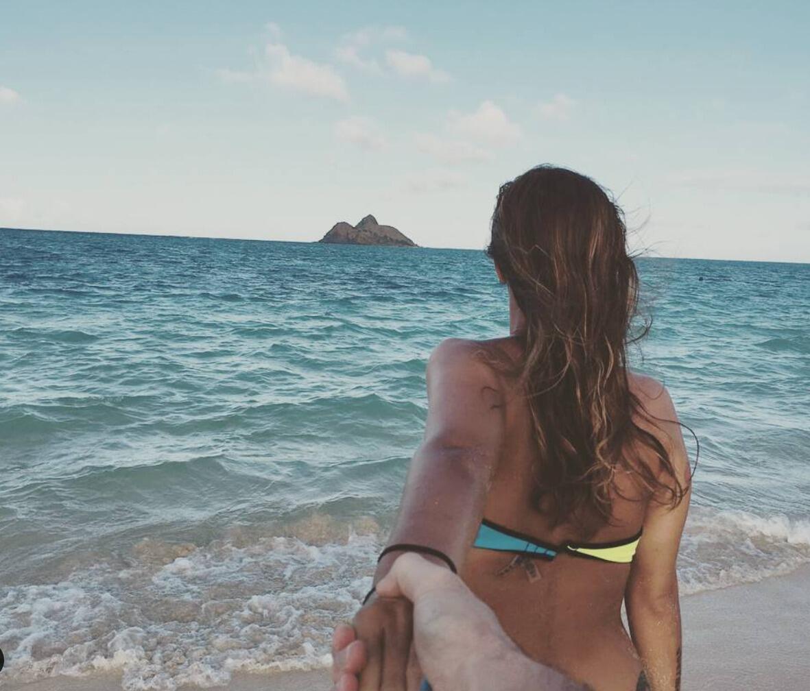 Later that summer, Kai went home to Hawaii and Alessio just missed her too much so he followed her there - but they still weren't "officially" boyfriend/girlfriend so still didn't post any pics together