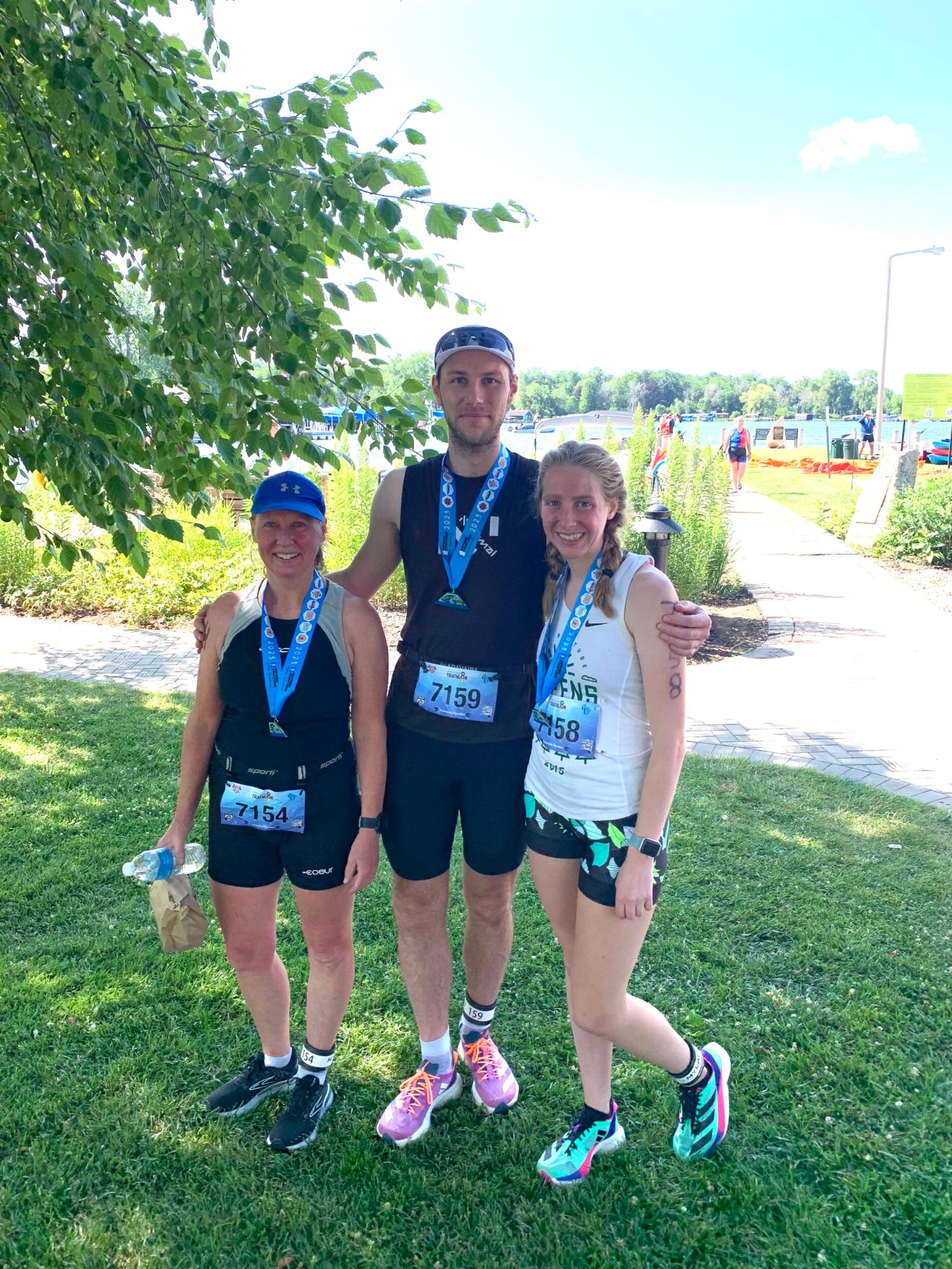 John gets the triatholon bug and participates with Nora and her mom at the annual Green Lake Triatholon.