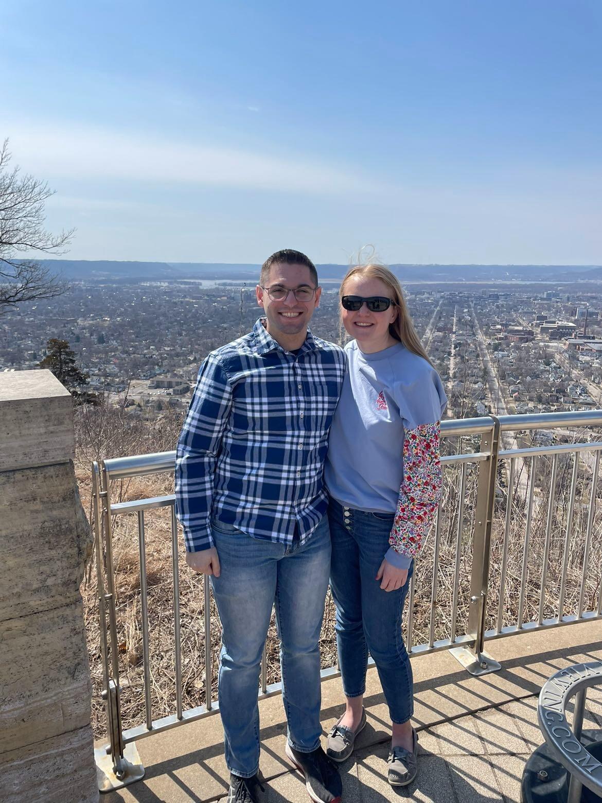 Ryan meets Simone's extended maternal family for the first time in La Crosse, Wisconsin.