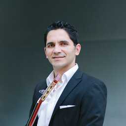 Tavi Jinariu, Los Angeles Classical Guitarist, profile image