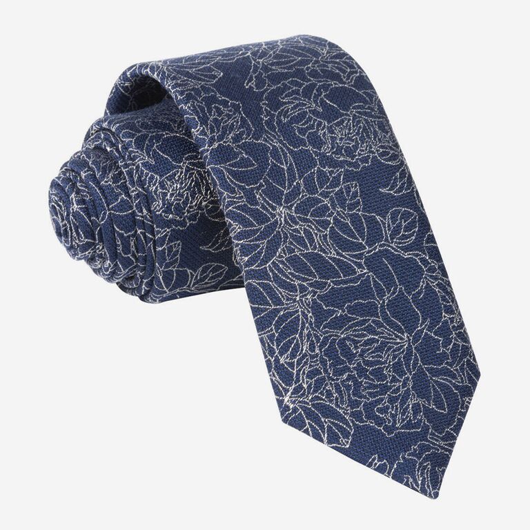 Lace patterned tie