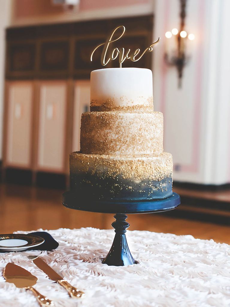 18 Glamorous Metallic Wedding Cakes