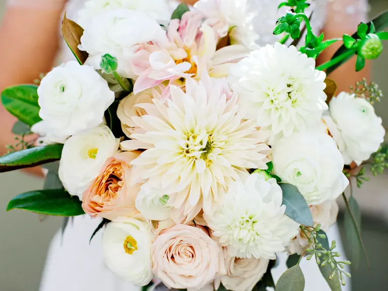 42 Ranunculus Wedding Bouquet Ideas You'll Love