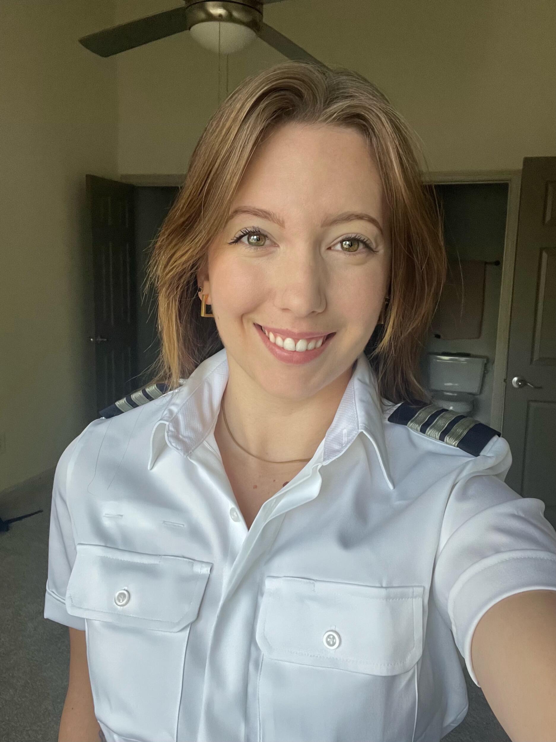 Samantha finished instructing at her flight school and got her first professional pilot job in Atlanta, Georgia as a Medevac pilot!