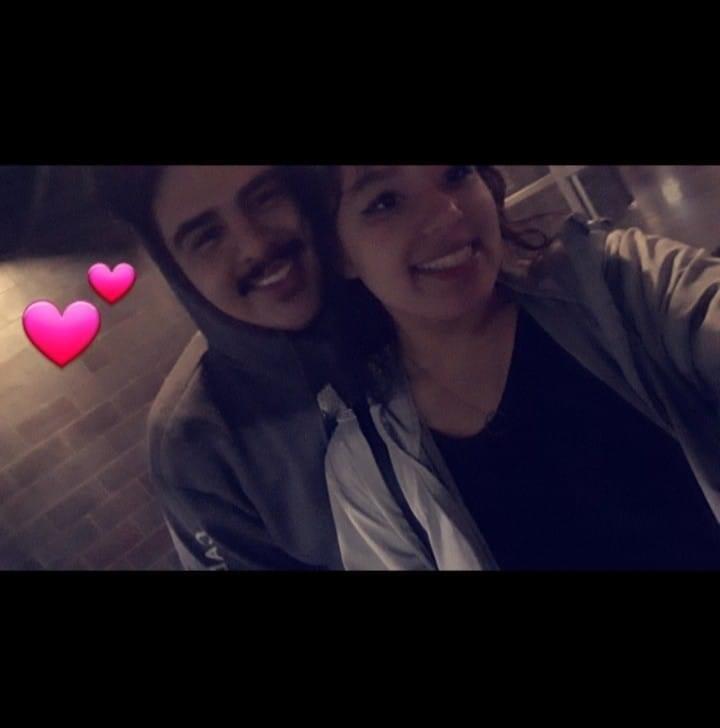 Although Jesus and Erica had met before, it wasn't until a housewarming party Erica threw in 2018 where they took the shot that started their story.
/
Aunque Jesús y Erica ya se habían conocido antes, no fue hasta una fiesta que Erica hizo en 2018 cuando se animaron a dar el paso que inició su historia.