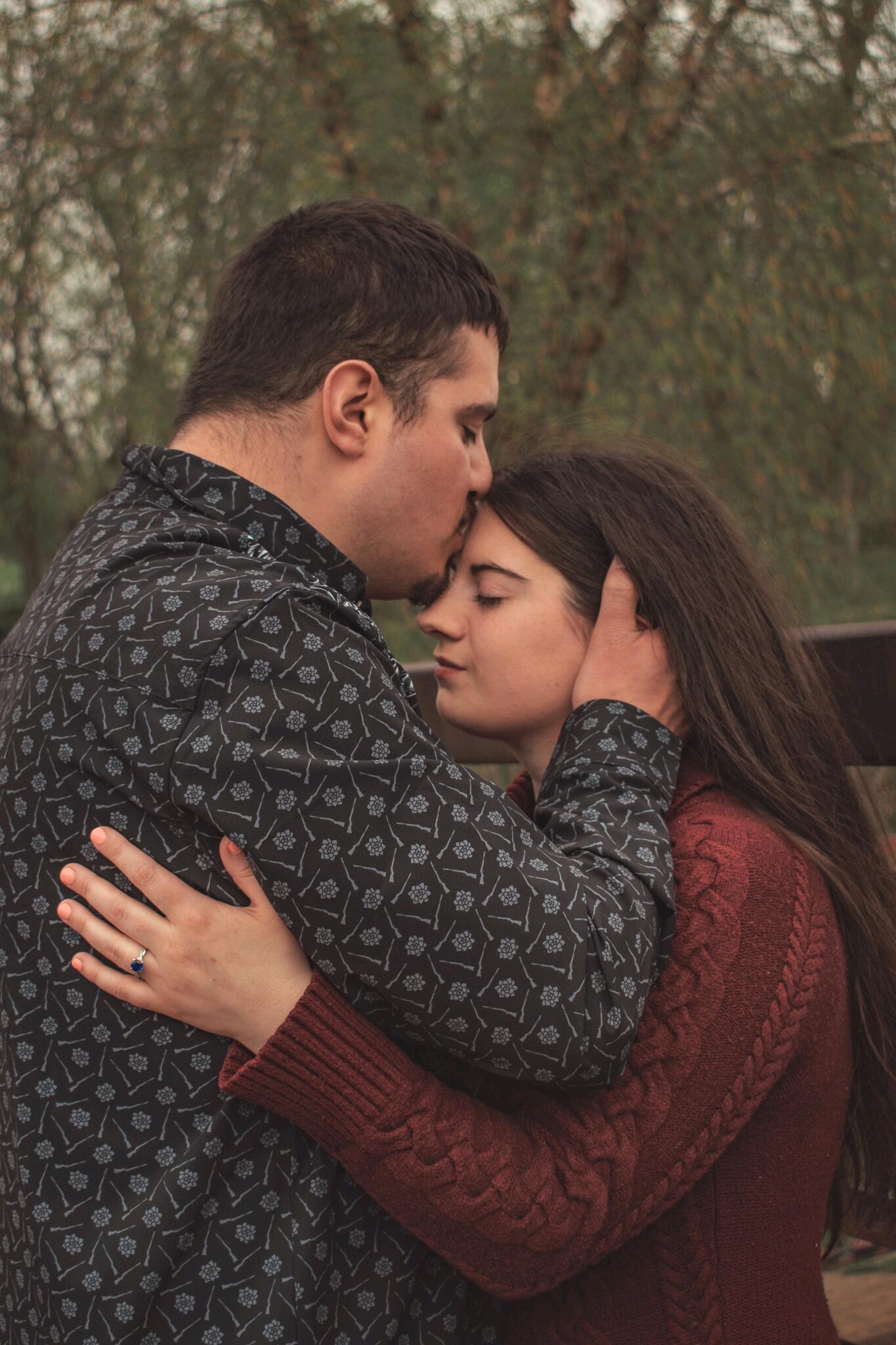 Brandon and Amanda have engagement photo session at Nathaniel Greene Park.