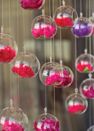 10 Ways To Use Hanging Glass Globes At Your Wedding