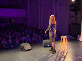 Caroline Cooke - Stand Up Comedian - Boston, MA - Hero Gallery 2