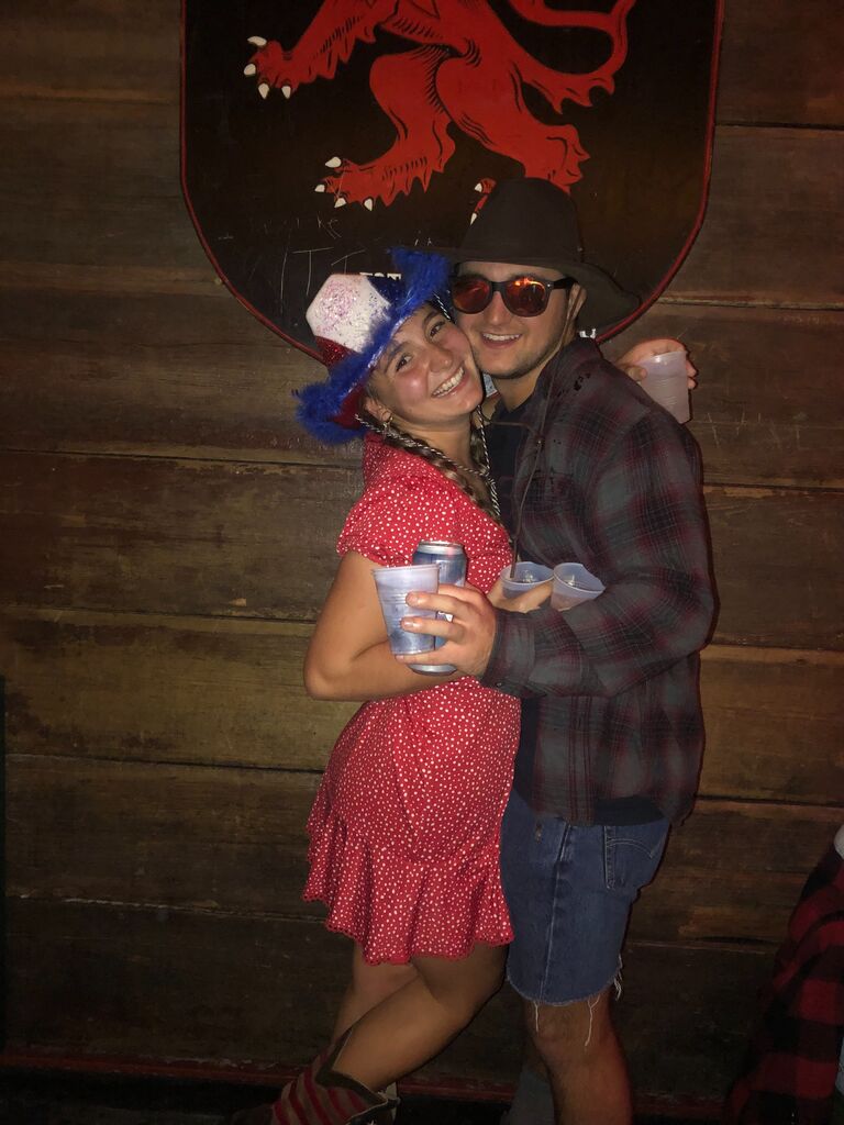 Country night at Erik's favorite bar on campus: Red Lion!
