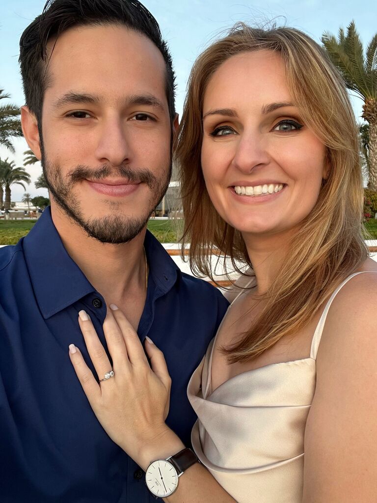 We are engaged! In Paracas, Peru.
Nosotros estamos comprometidos en Paracas, Peru!