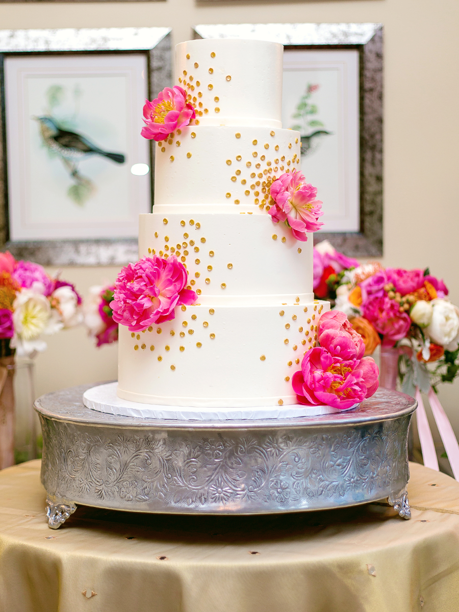 18 Glamorous Metallic Wedding Cakes