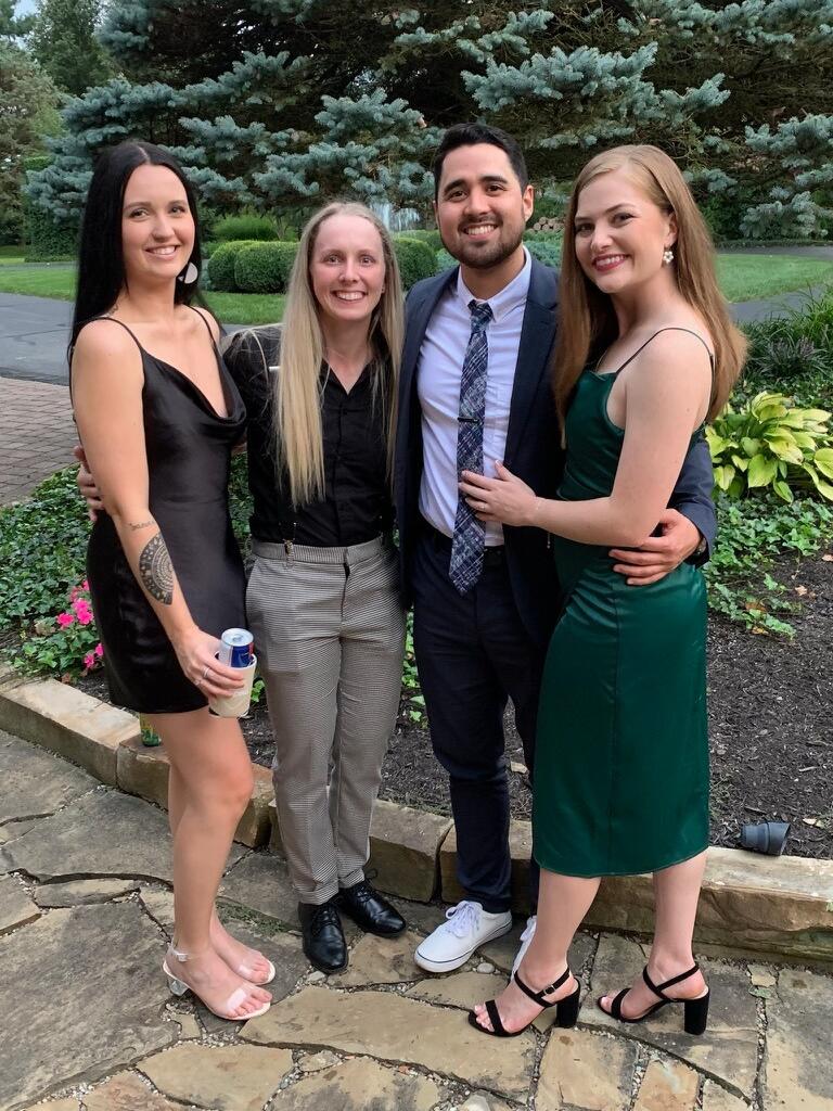 Celebrating Curt and Hallie's wedding with our besties // Celebrando la boda de Curt y Hallie con nuestras amigas
