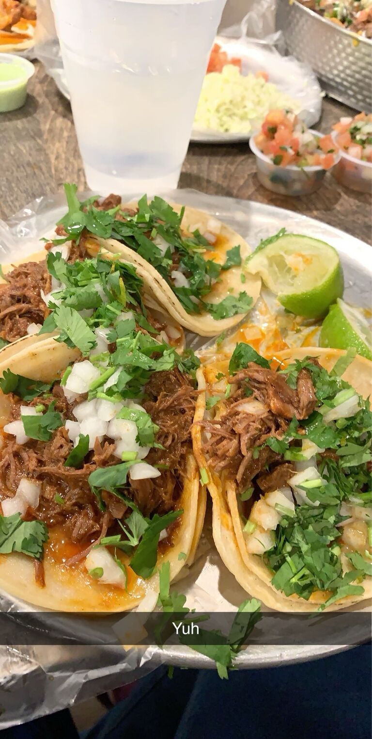 Our first meeting began with an evening out with mutual friends, eating tacos 🌮 