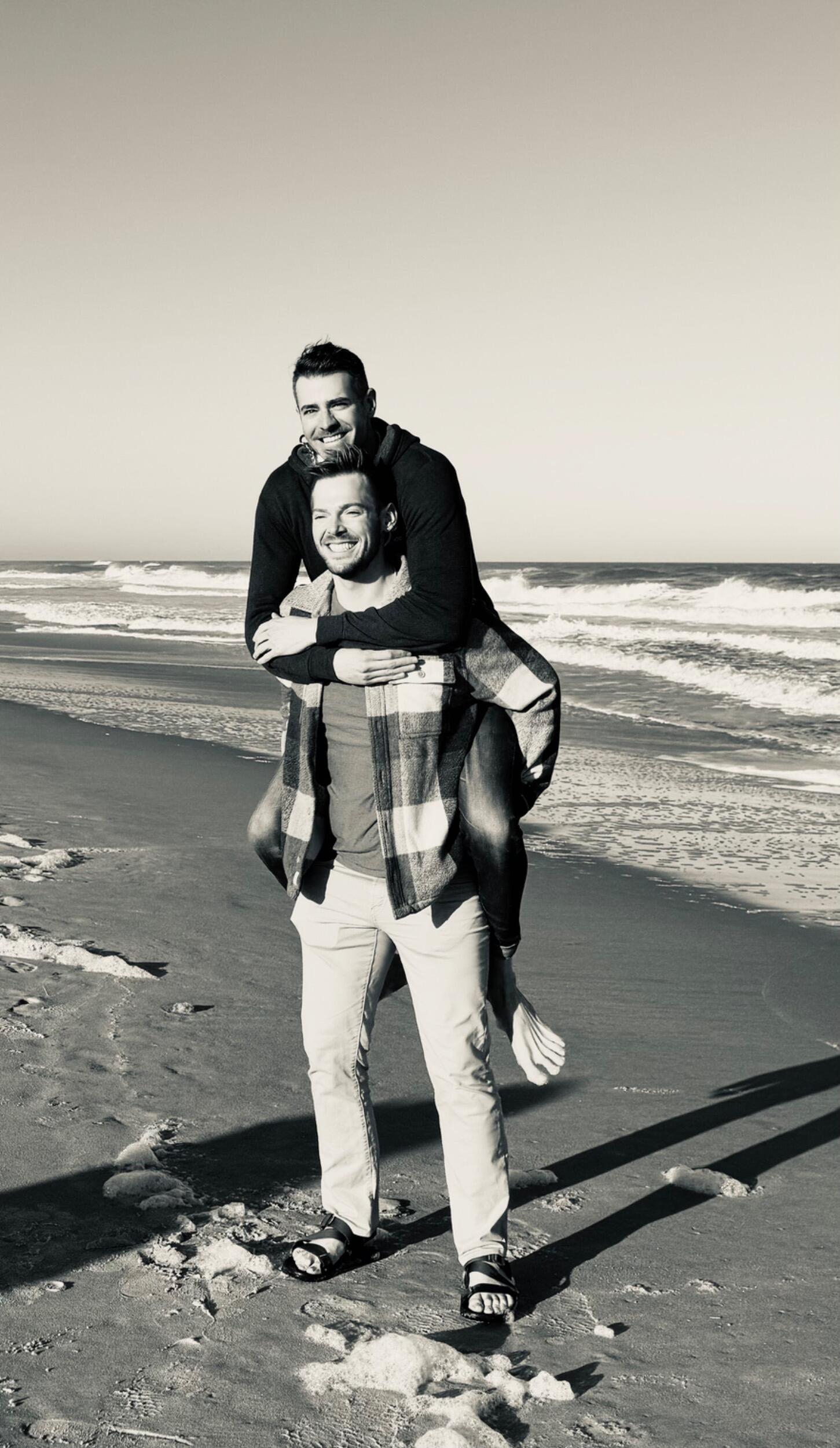 We enjoy the holidays in Jeff's homeland of Jacksonville. Little does he know that Michael is asking permission to propose from Julia and Deon. Deon shares Jeff father's rings for our proposal

Pro Tip: Be prepared to cry