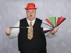 Mr. Oops Children Magician - Comedy Magician - Burnsville, MN - Hero Gallery 1