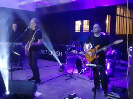 Velvet Crush - A Premier Wedding & Corporate Band - Cover Band - Cincinnati, OH - Hero Gallery 4