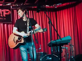 Liam Wall - Acoustic Guitarist - Nashville, TN - Hero Gallery 2