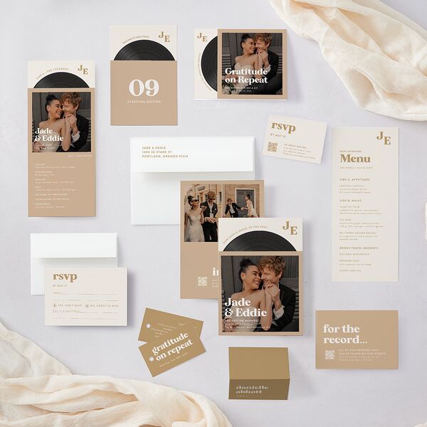 Music Lovers Place Cards Tan Signature