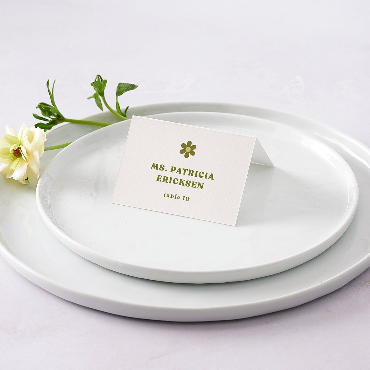 Simple Retro Daisy Place Cards Meadow Signature