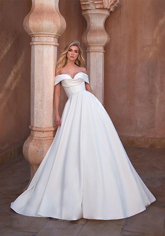 Pronovias a outlet line