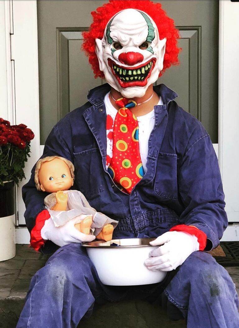 When we matched in 2016, we exchanged phone numbers and social media and followed each other's lifestyle there. It was in October 2021 that Nick posted a silly Halloween photo and Tami made a comment. This was the moment we started talking.